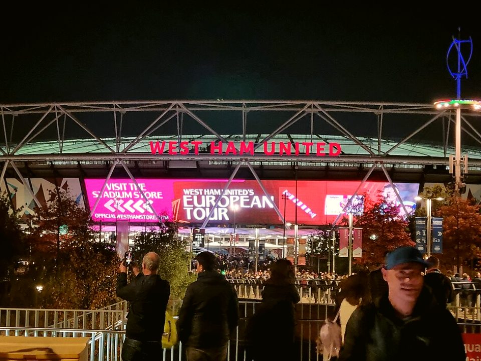 2026-27赛季欧冠联赛阶段看点：皇家马德里 vs 巴塞罗那 · 转会与合同传闻解析